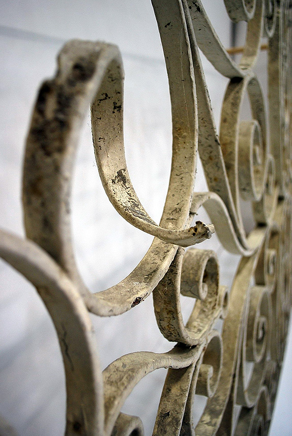 Das Metall ist verbogen Das Metall ist verbogen.