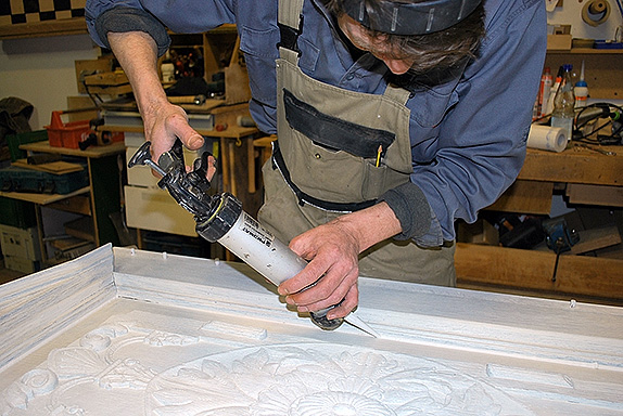 Ausziehen von Fugen zwischen Rahmen und Füllungen Ausziehen von Fugen zwischen Rahmen und Füllungen